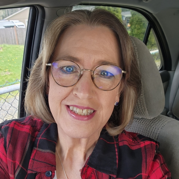 Meet your Posher, Karla - Picture 2 of 2